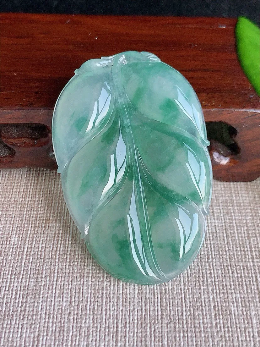 a货翡翠老坑冰种飘花大叶子金枝玉叶吊坠 尺寸52×34.6×5.7mm 重量19.70g 0810