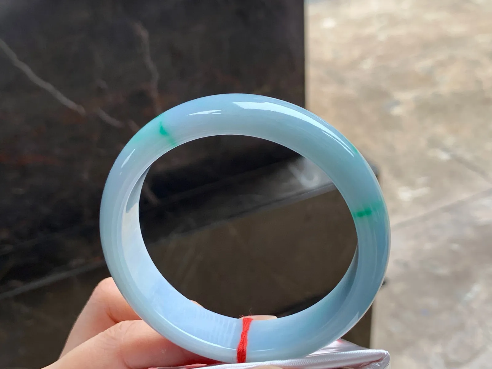 手镯
玉质细腻 58/15.4/7.5mm