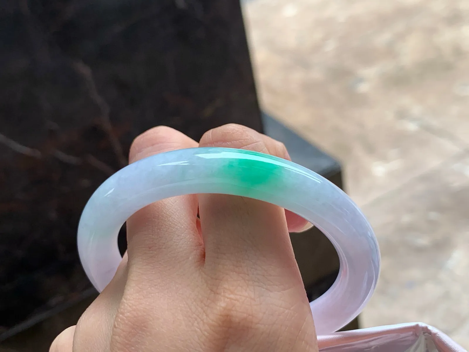 春彩圆条手镯
干净清爽 56.6/10mm