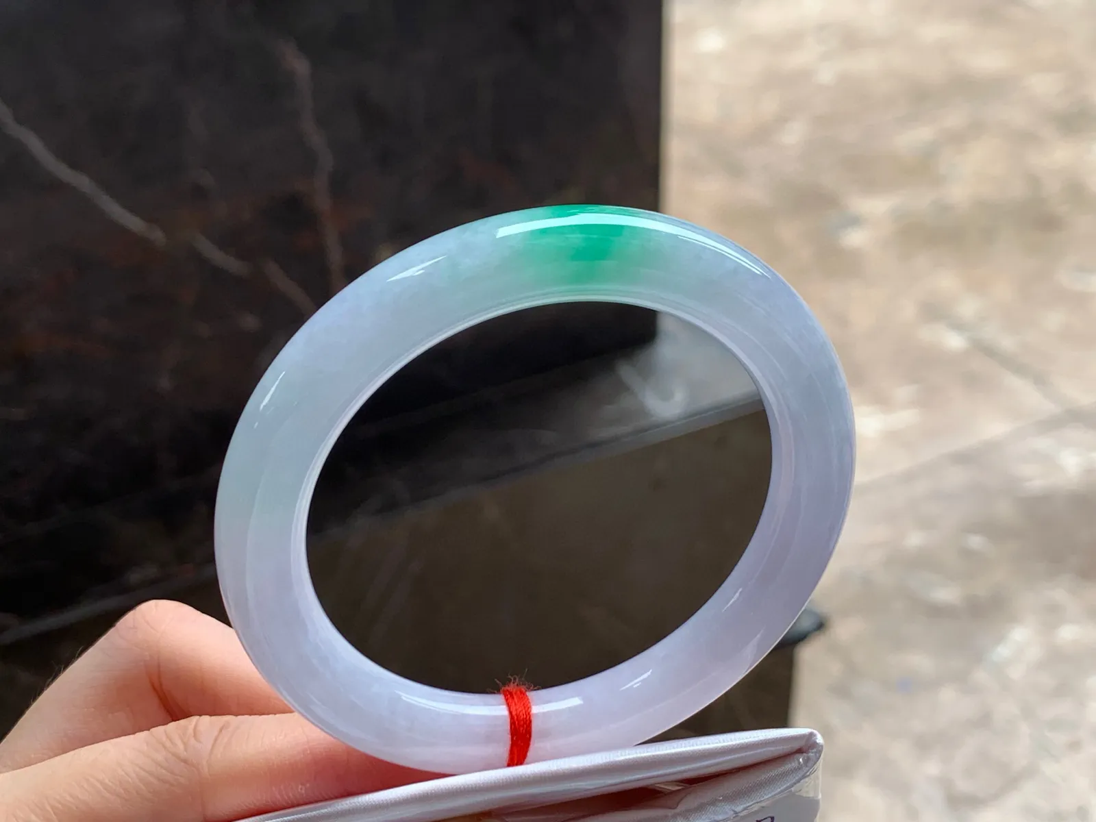 春彩圆条手镯
干净清爽 56.6/10mm