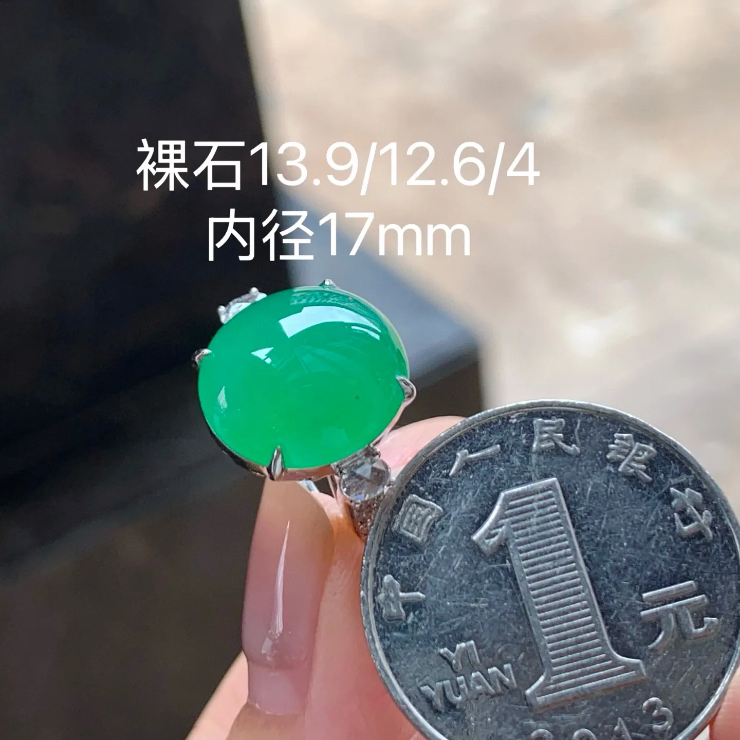 冰满色戒指
水润 真金镶嵌
