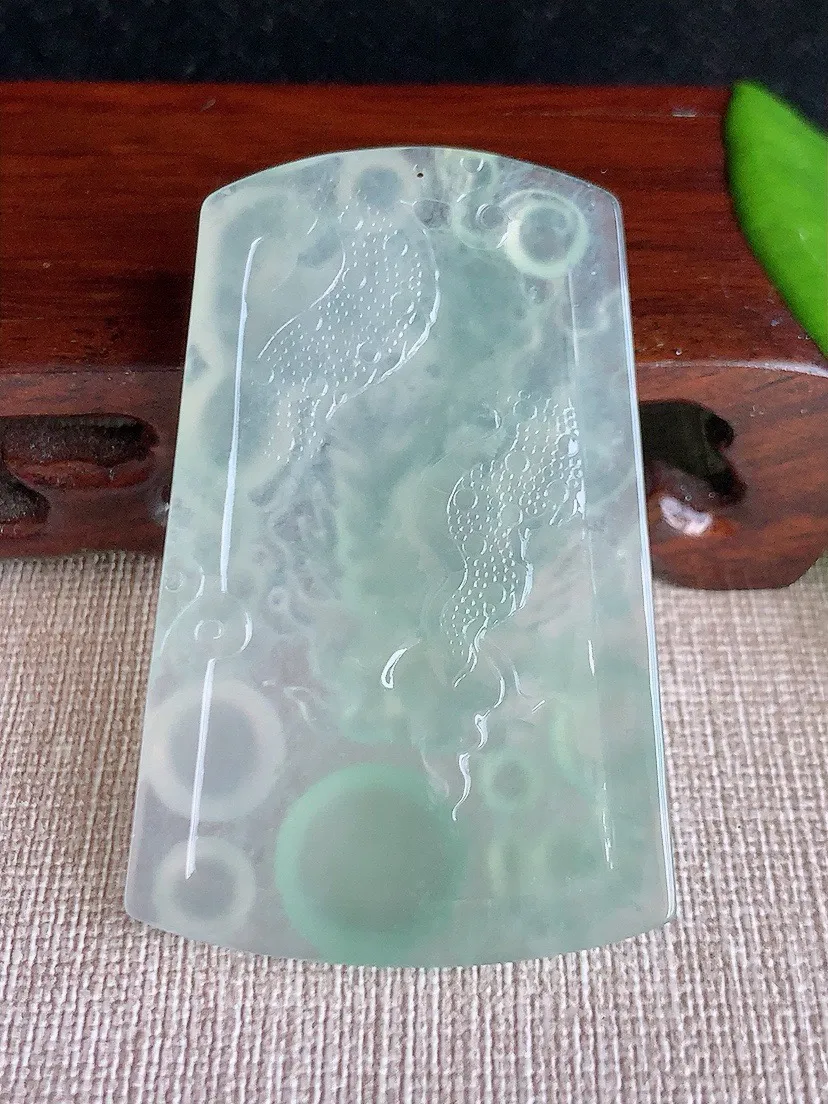 a货翡翠老坑冰种晴水龙牌吊坠，尺寸57.6×37.3×5.4mm 重量24.16g 0810