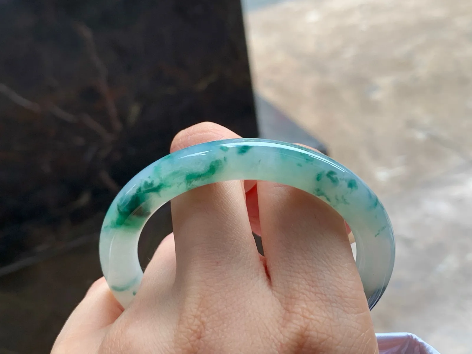 飘花手镯
水润清爽 53/9mm