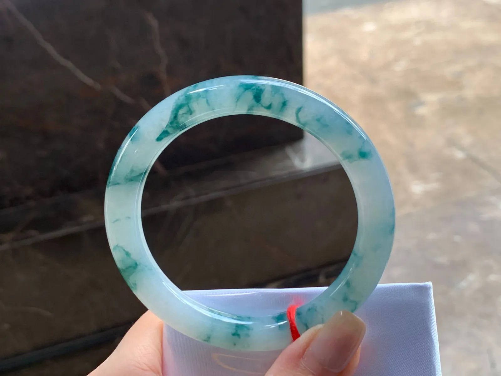 飘花圆条手镯
水润清爽 57/9.6/9.2mm