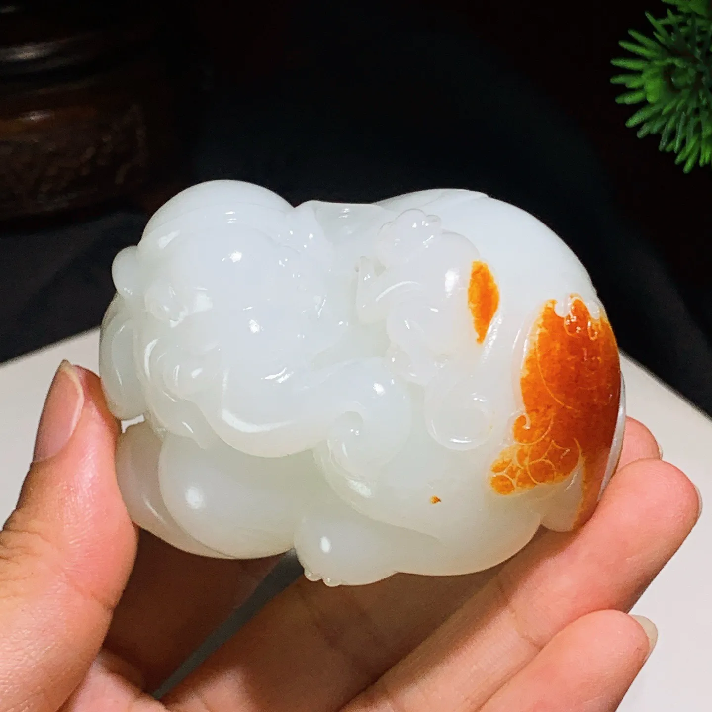 新疆和田玉羊脂白玉籽料封侯拜相把件。尺寸63/51/43重245克 玉质细腻油润 底色纯净 脂粉好，品质好！lt250809