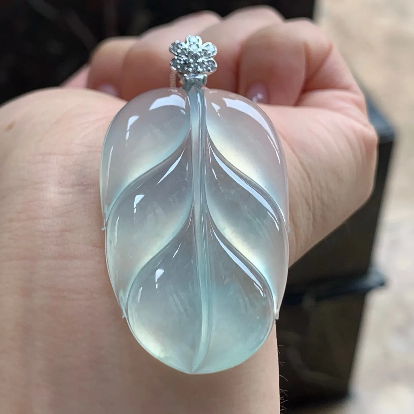 冰种玉叶
种老水足 大气 金扣