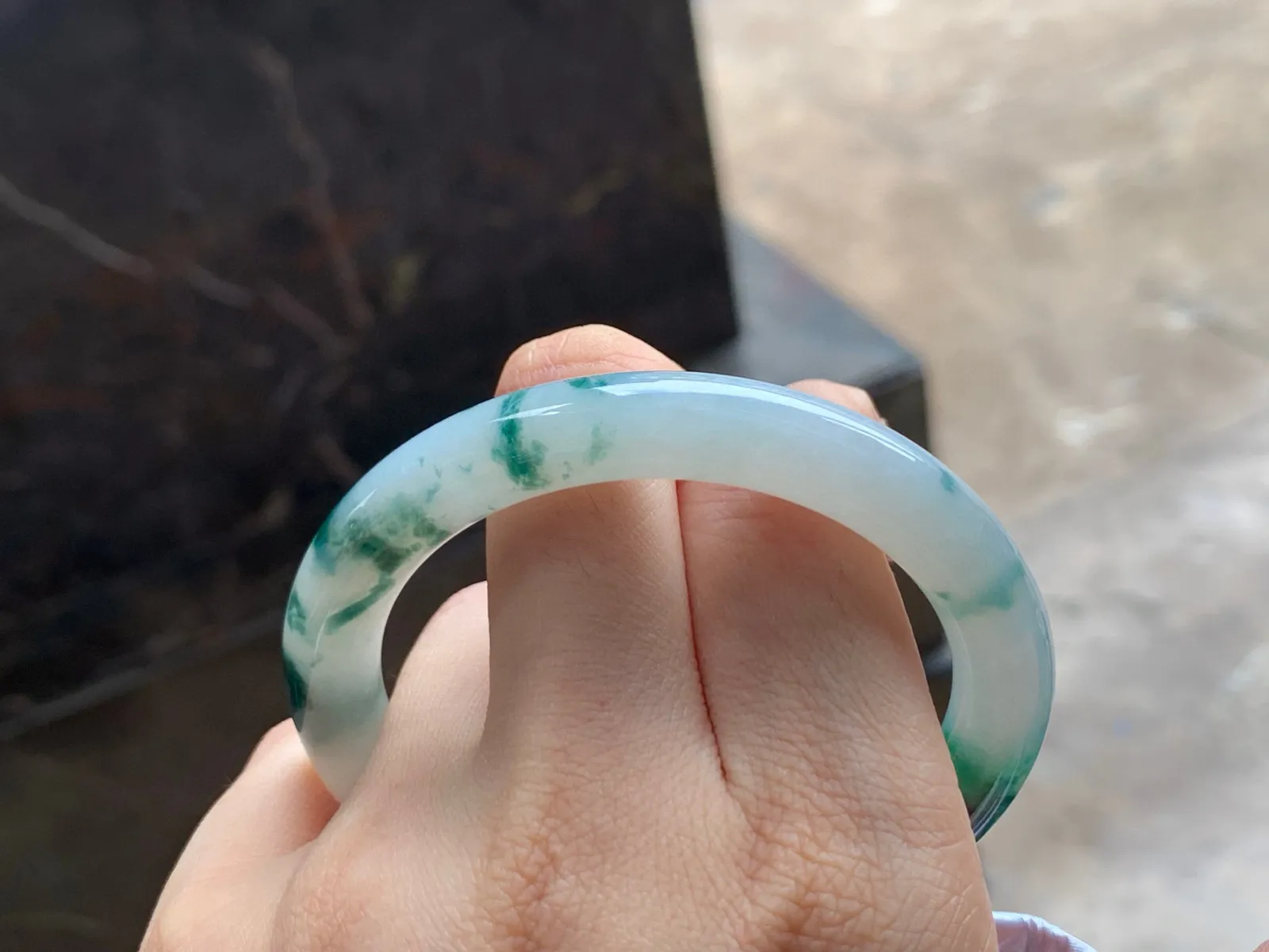 飘花手镯
水润清爽 53/9mm
