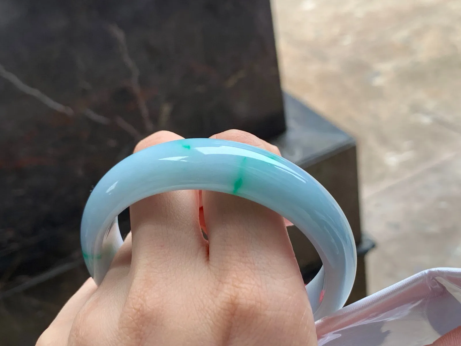 手镯
玉质细腻 58/15.4/7.5mm