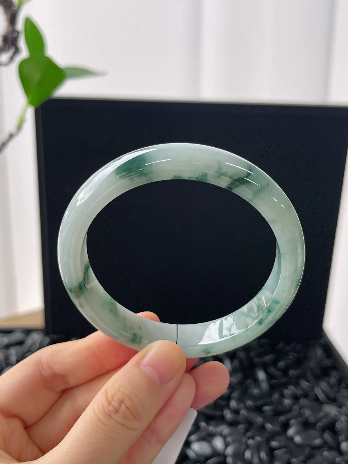 正圈57圈口，翡翠糯化种绿色手镯
