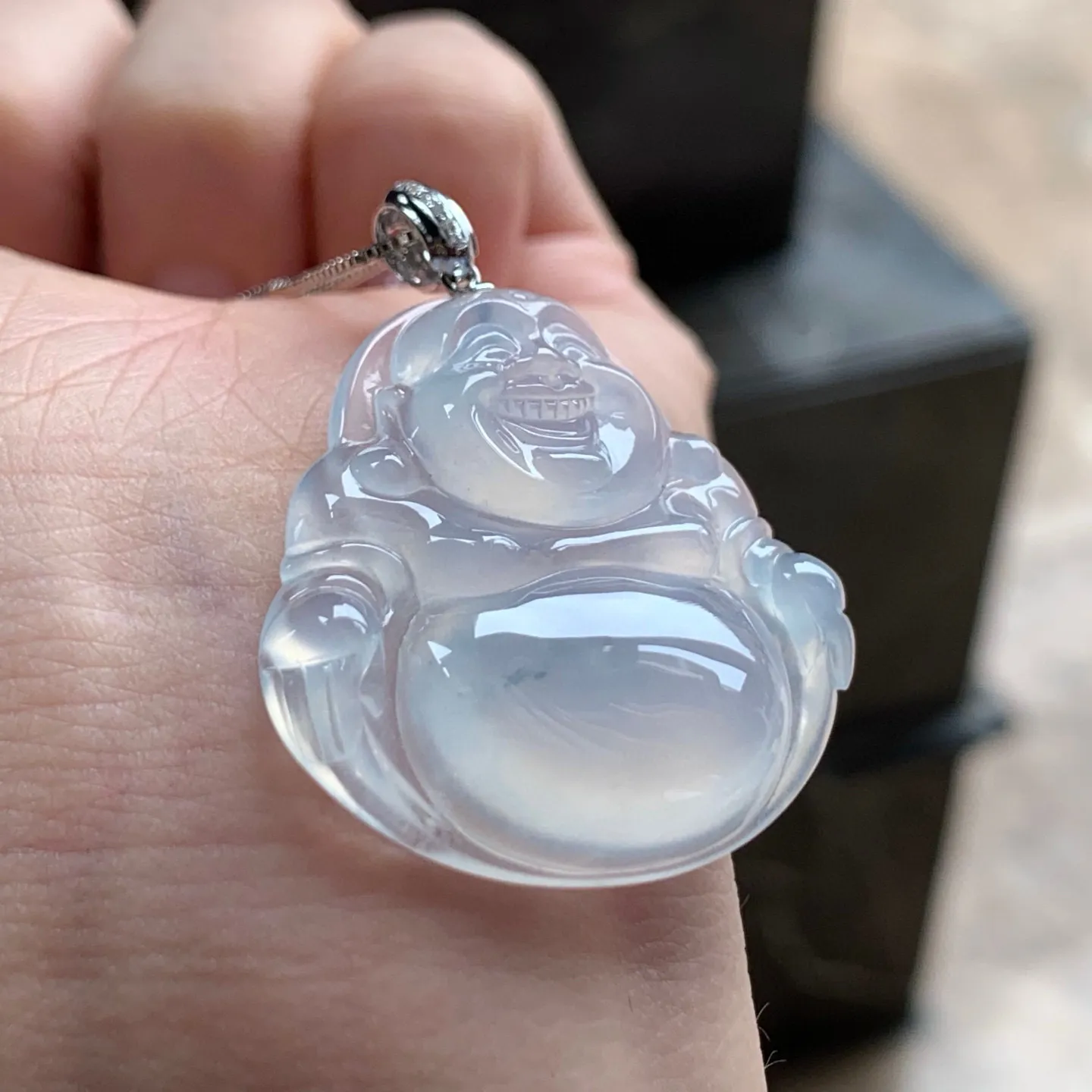 冰种坐佛
种老水足 清爽 金扣