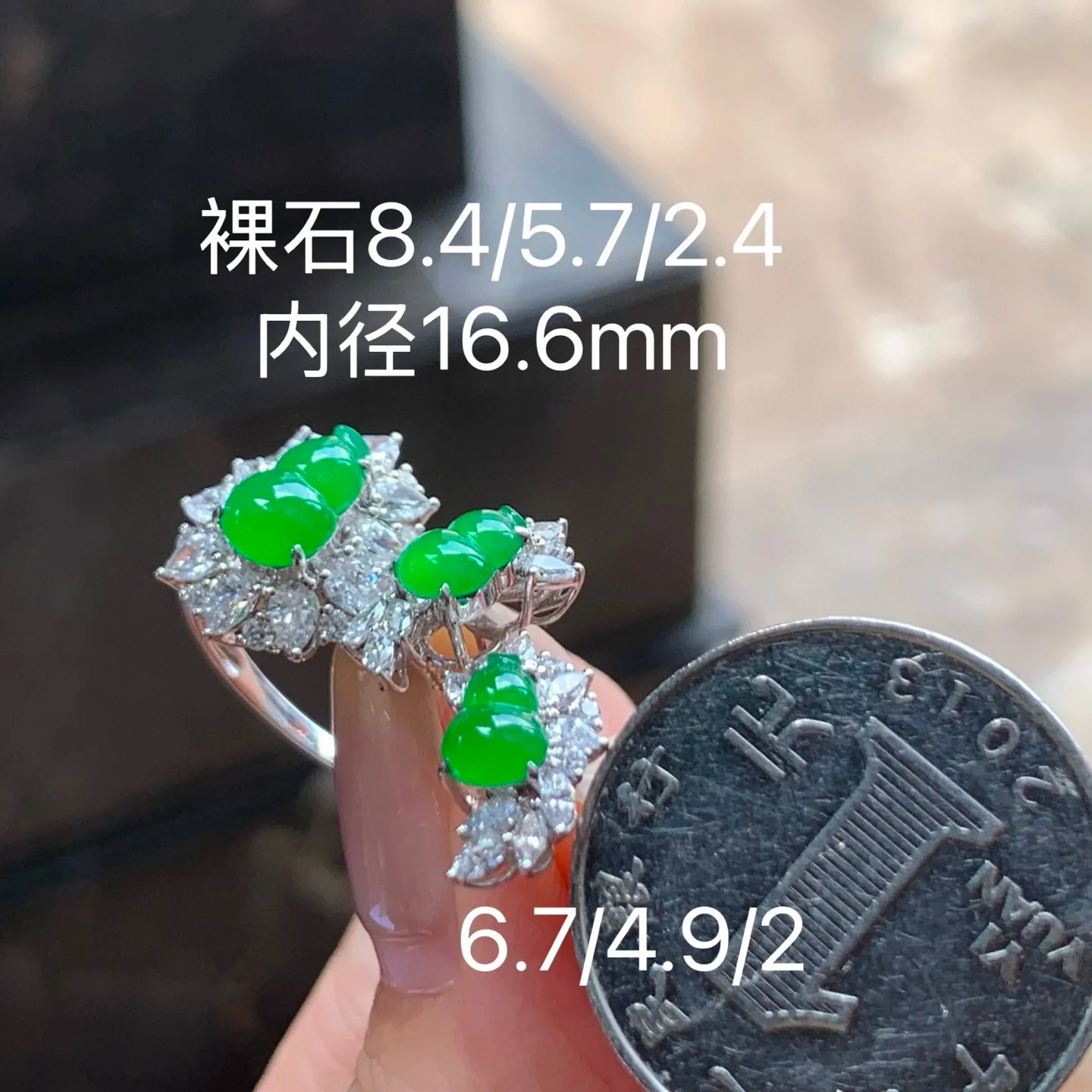 冰种辣绿葫芦套装
色辣 真金镶嵌