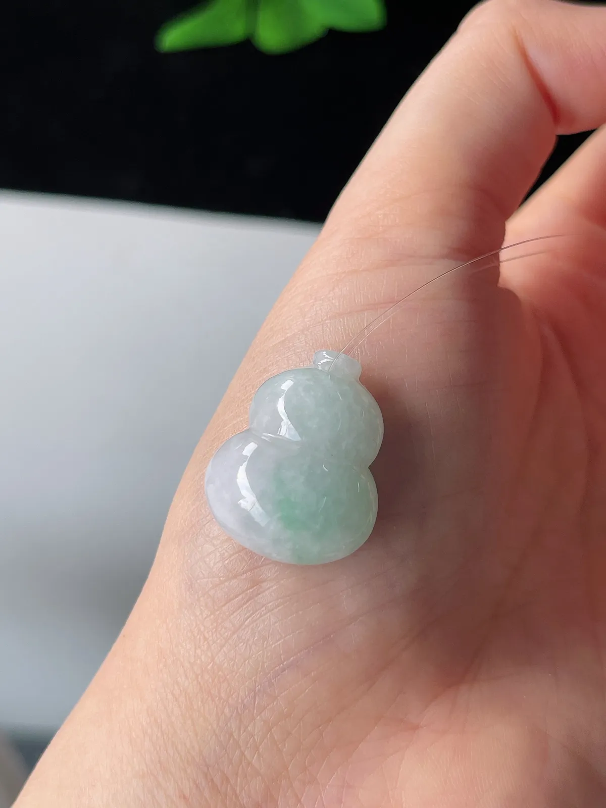 翡翠糯化种淡绿色葫芦