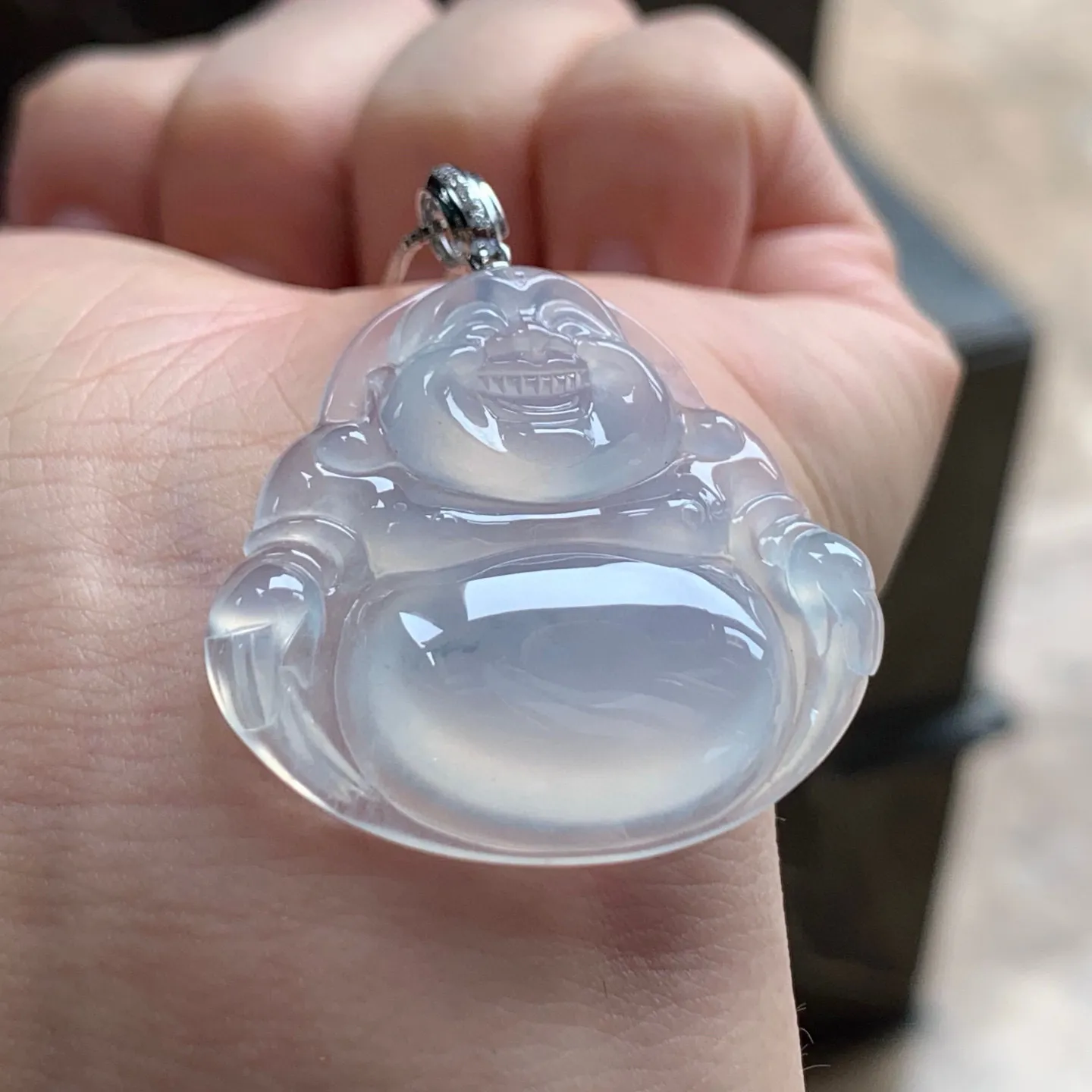 冰种坐佛
种老水足 清爽 金扣