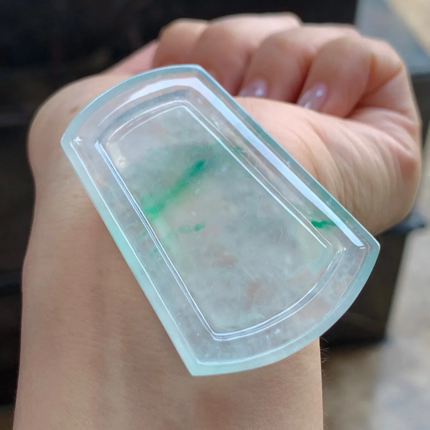 冰种飘色山水牌
种老