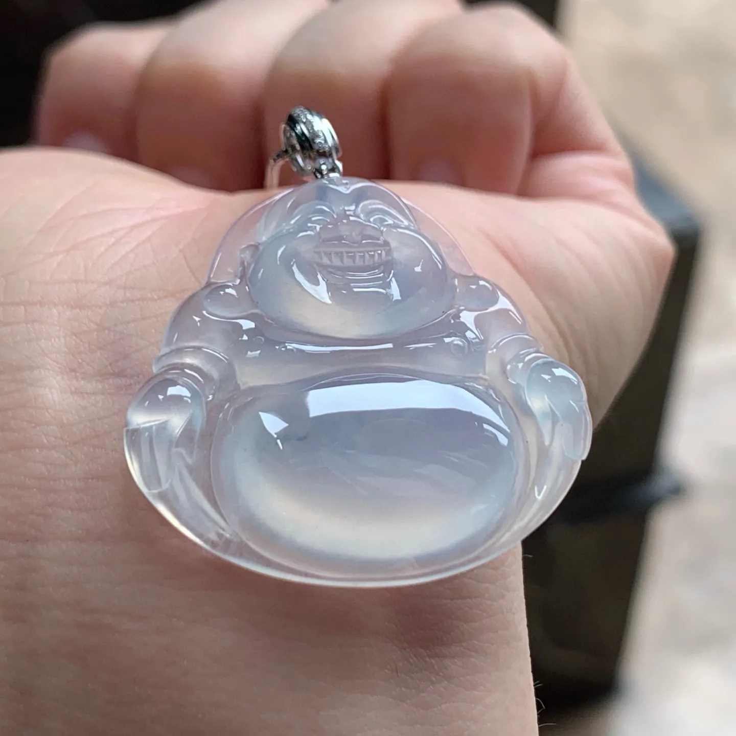 冰种坐佛
种老水足 清爽 金扣