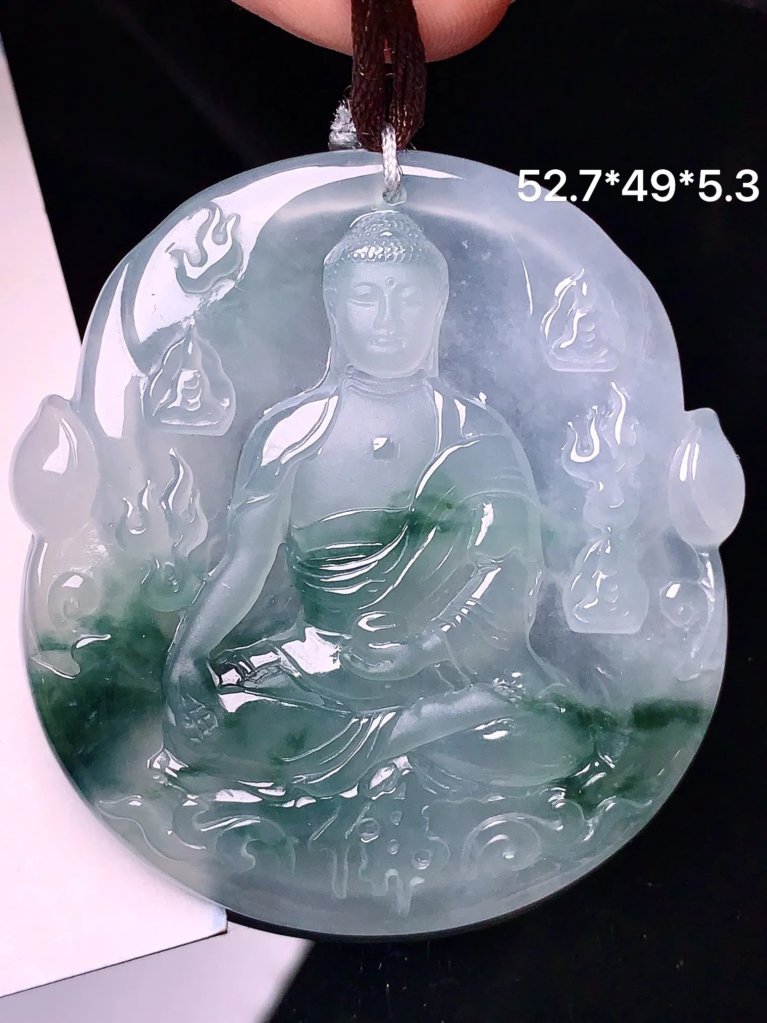 飘绿大日如来佛祖吊坠 玉质细腻 色泽艳丽 整体尺寸52.7*49*5.3