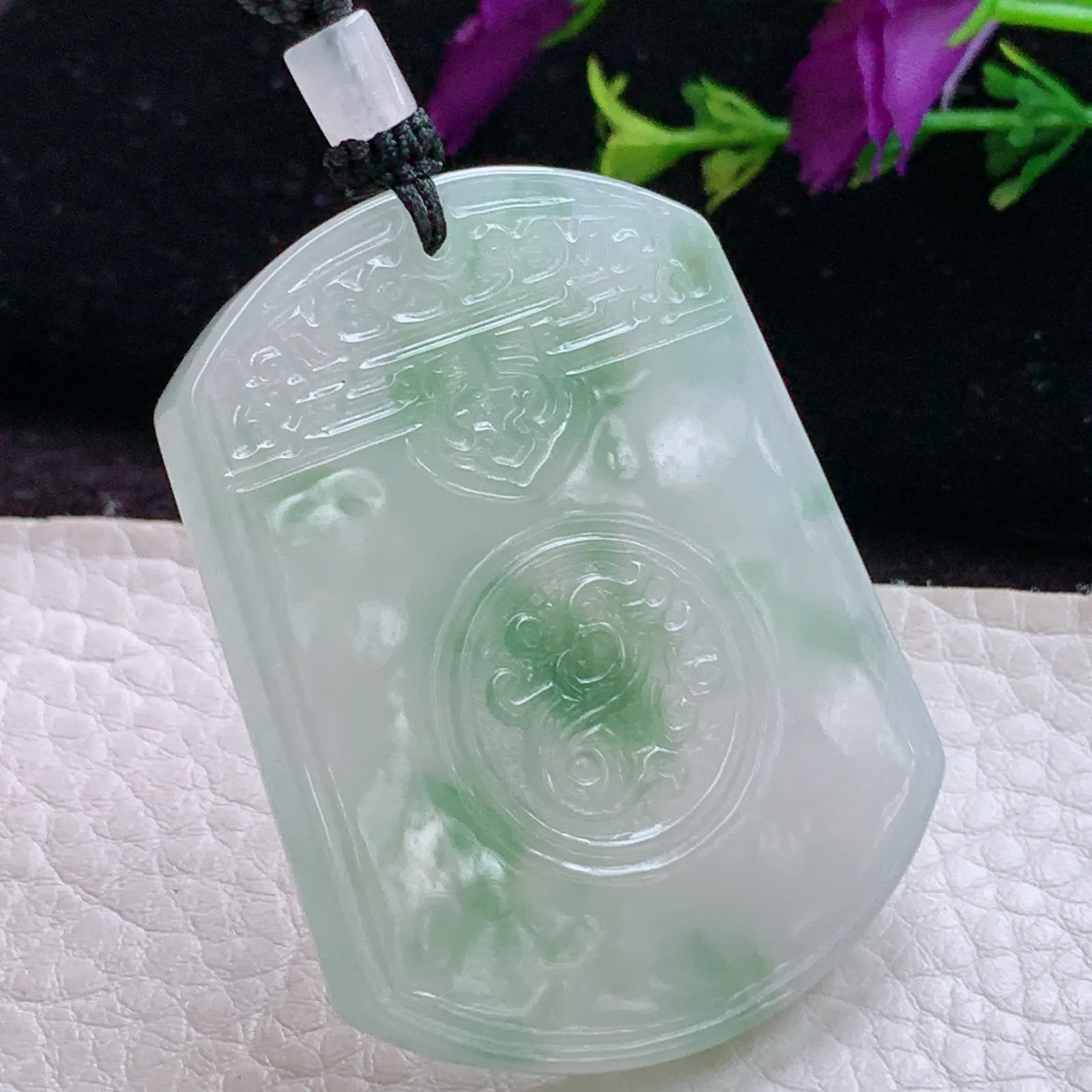 qxm实拍49*37.8*6缅甸翡翠A货精雕飘花怀古雕无事牌 素面牌吊坠 玉挂件