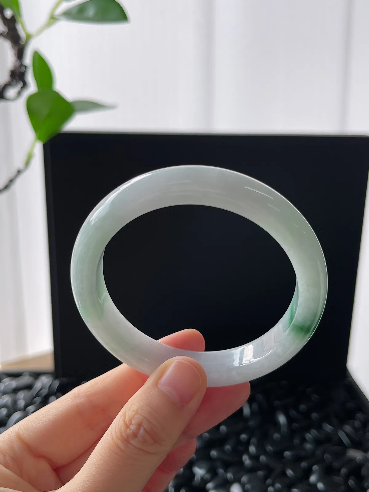 圈口55，翡翠糯化种飘绿正圈手镯