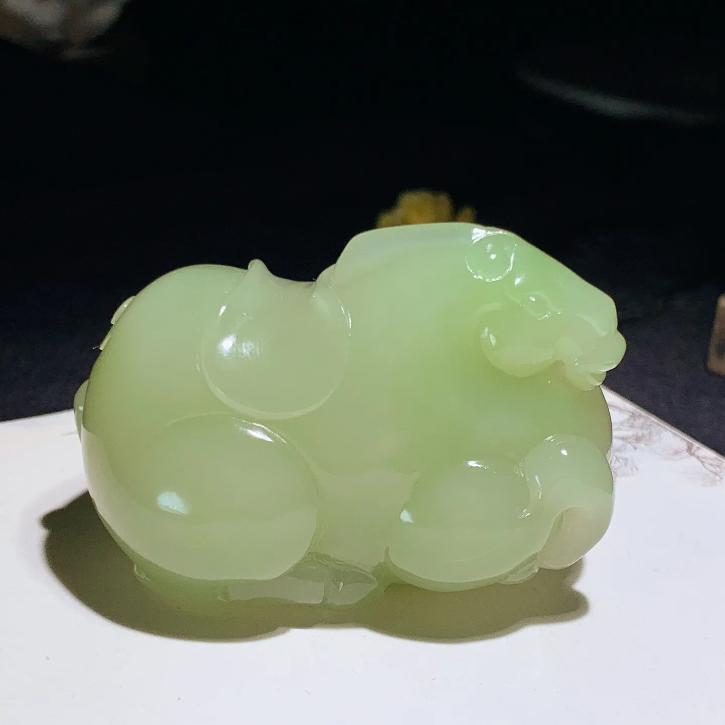 和田玉青海翠翠青马到成功唐马把件。尺寸57/37/38重113克。玉质细腻油润。手推出油。品相大气。 lt250813