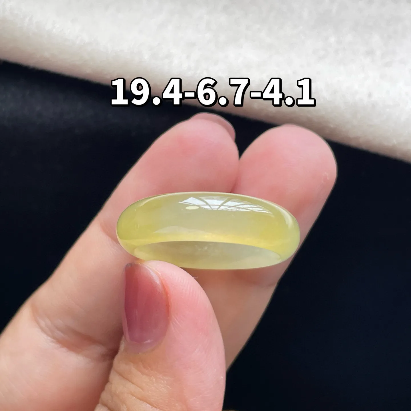 黄翡·指圈
 
裸19.4-6.7-4.1