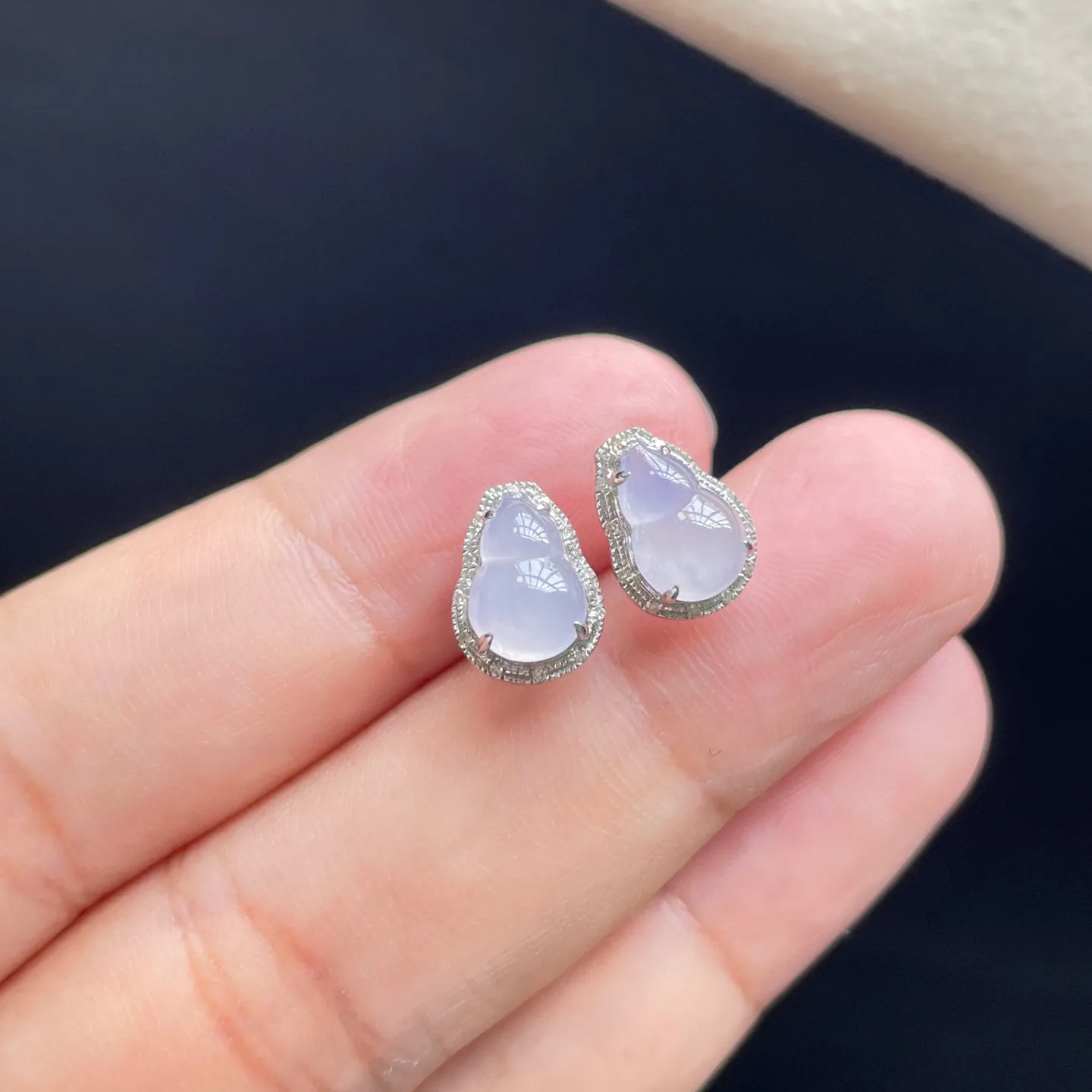 18K 冰种·葫芦耳钉
 
裸8.9-6-3.3