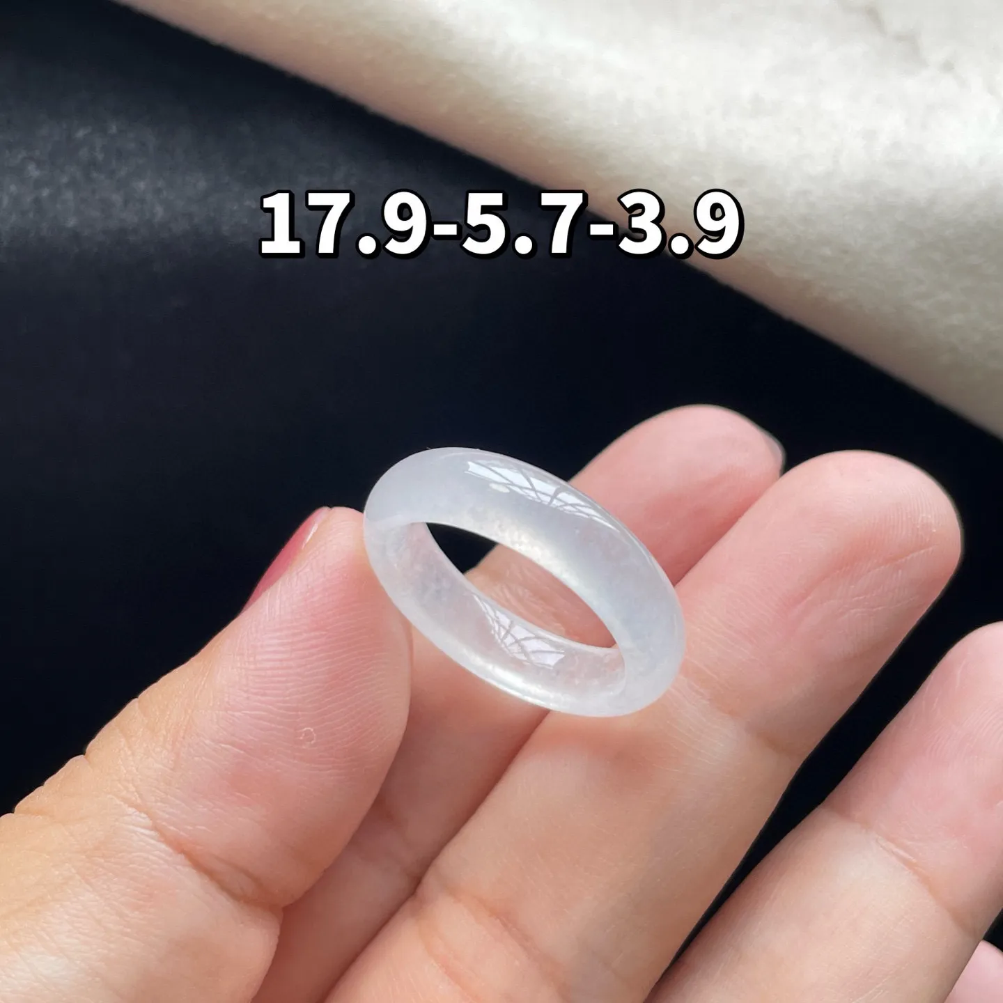 冰种·指圈
 
裸17.9-5.7-3.9