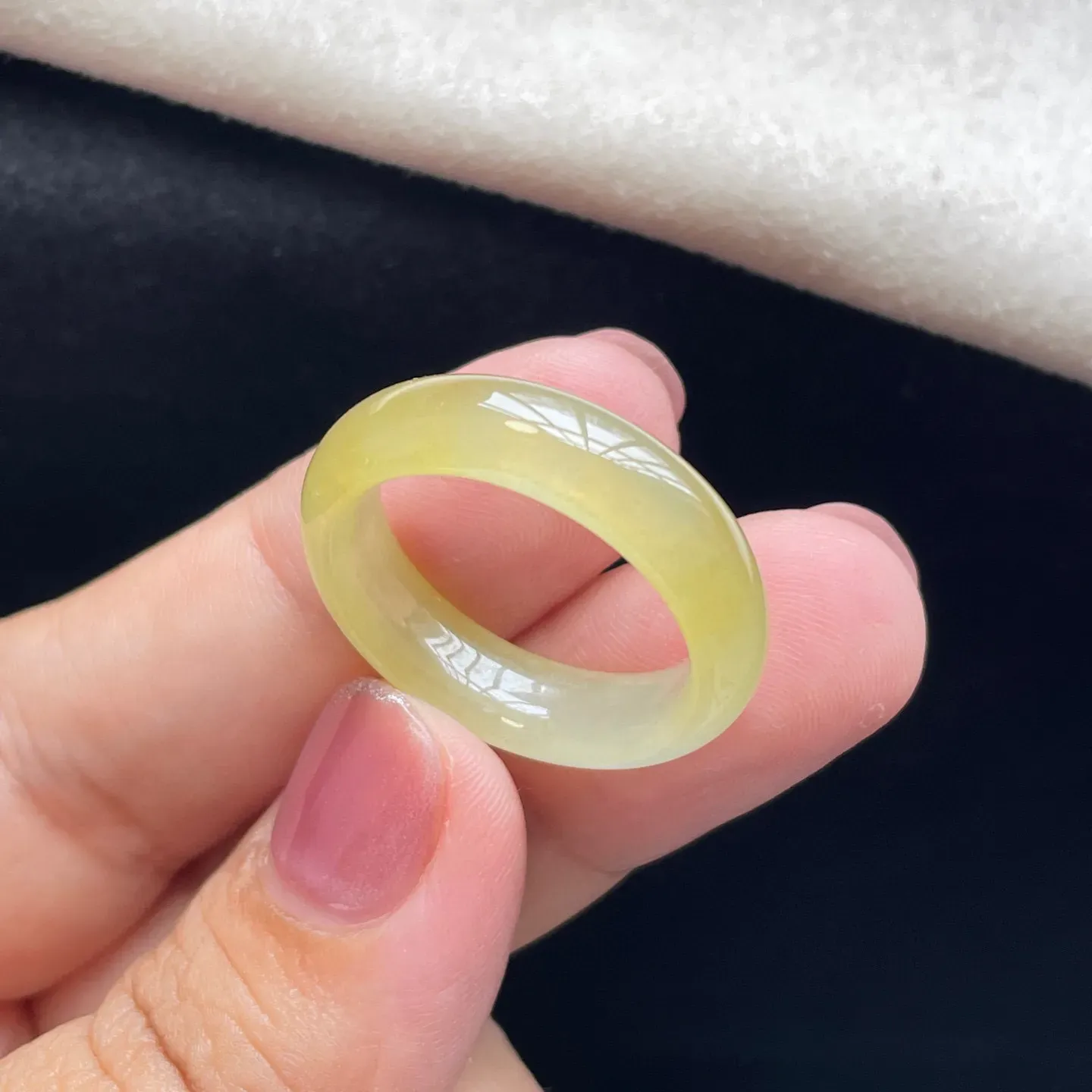 黄翡·指圈
 
裸19.4-6.7-4.1