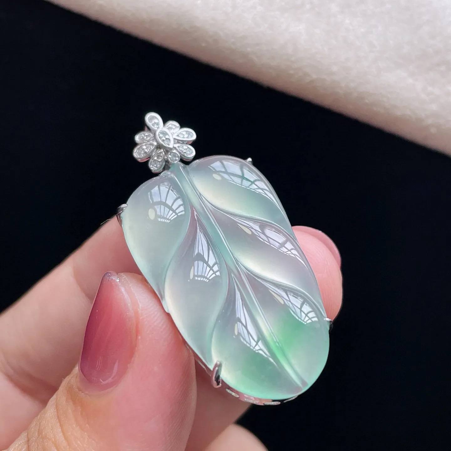 18K 冰种飘花·叶子
 
裸31-19-4