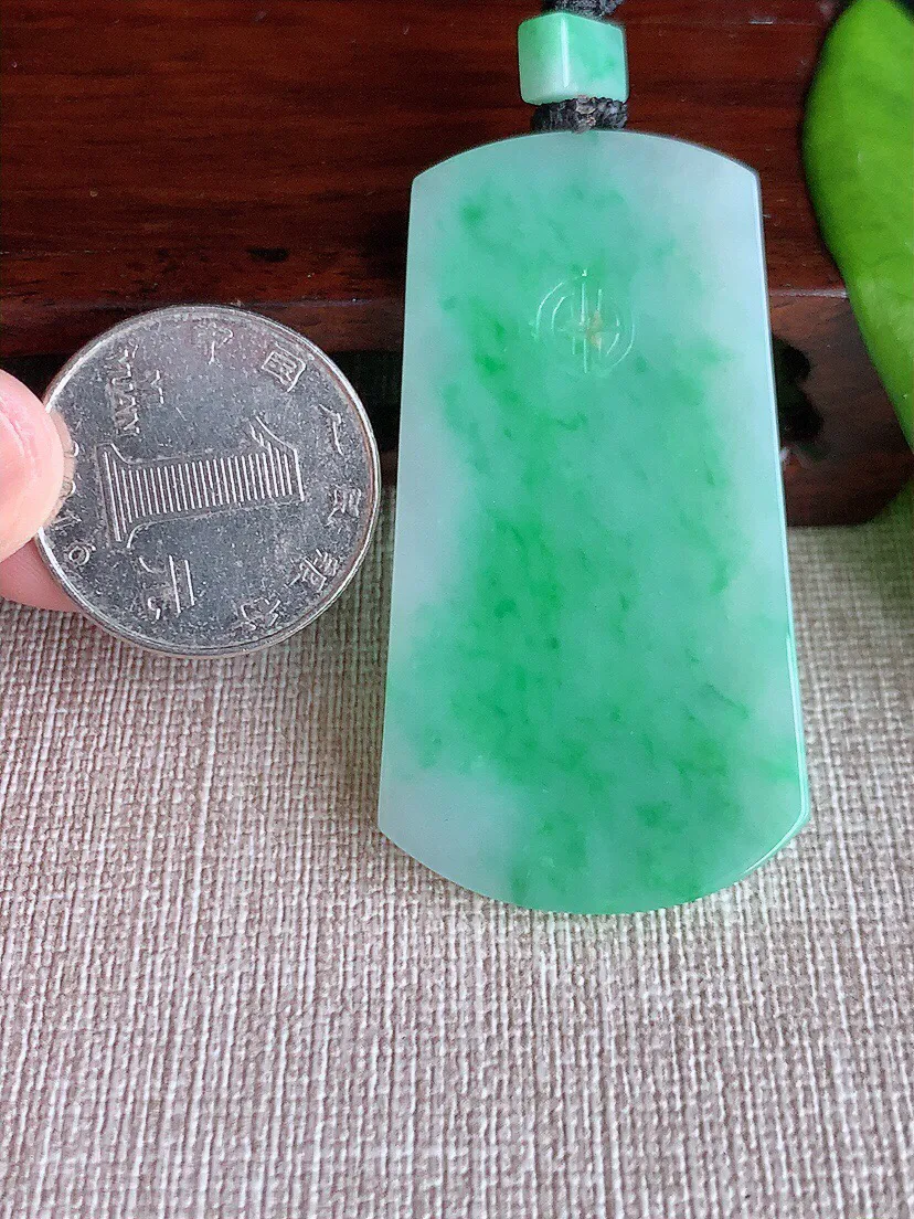 a货翡翠老坑冰种飘绿无事牌吊坠 尺寸53.4×29×3.8mm 重量21.93g 0812