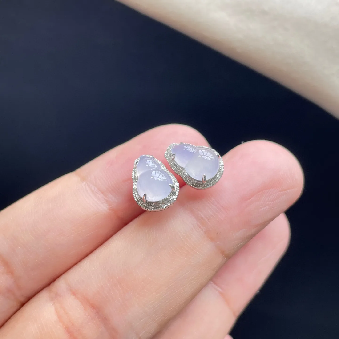 18K 冰种·葫芦耳钉
 
裸8.9-6-3.3