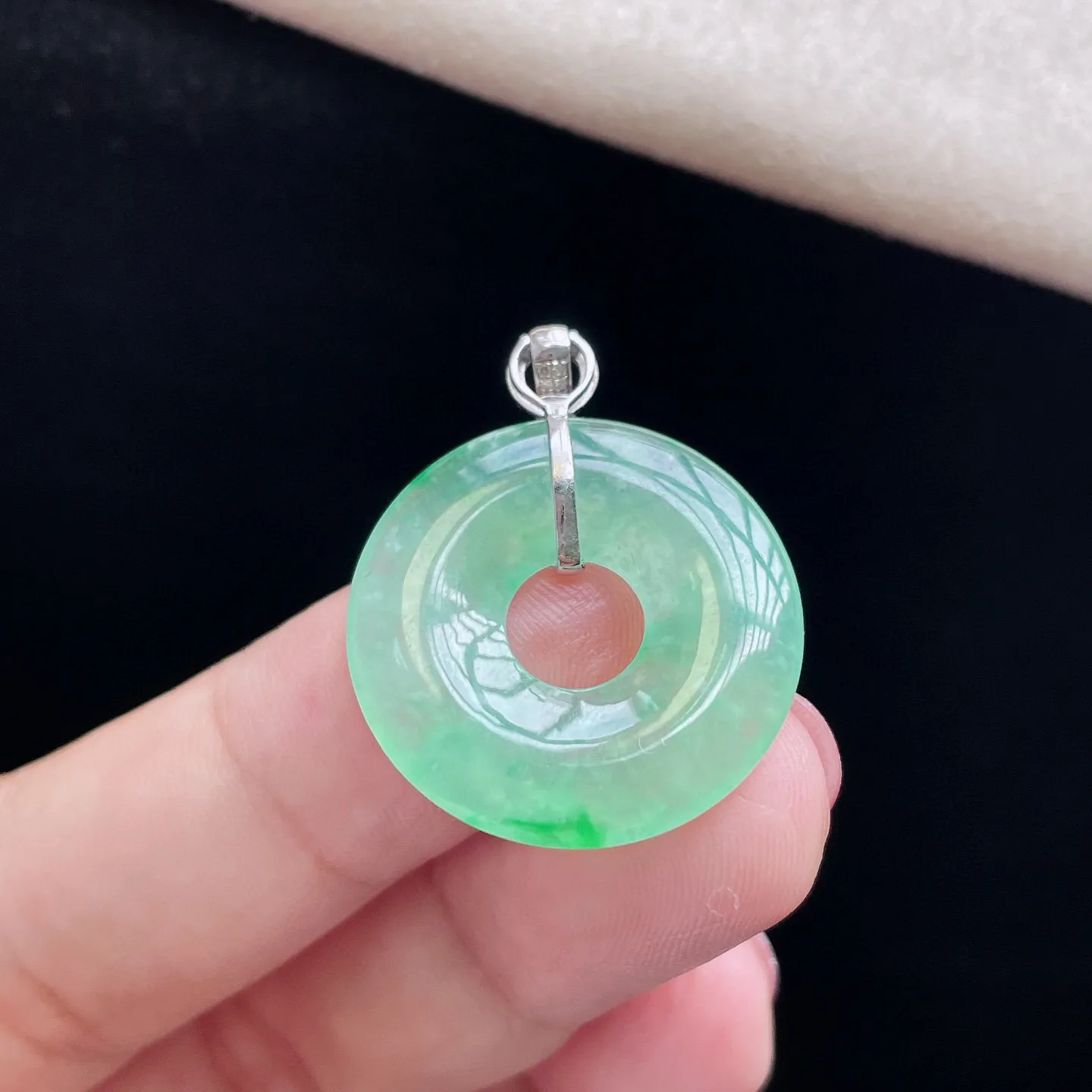 18K 冰种晴水·甜甜圈
 
整32-23.6-3.5