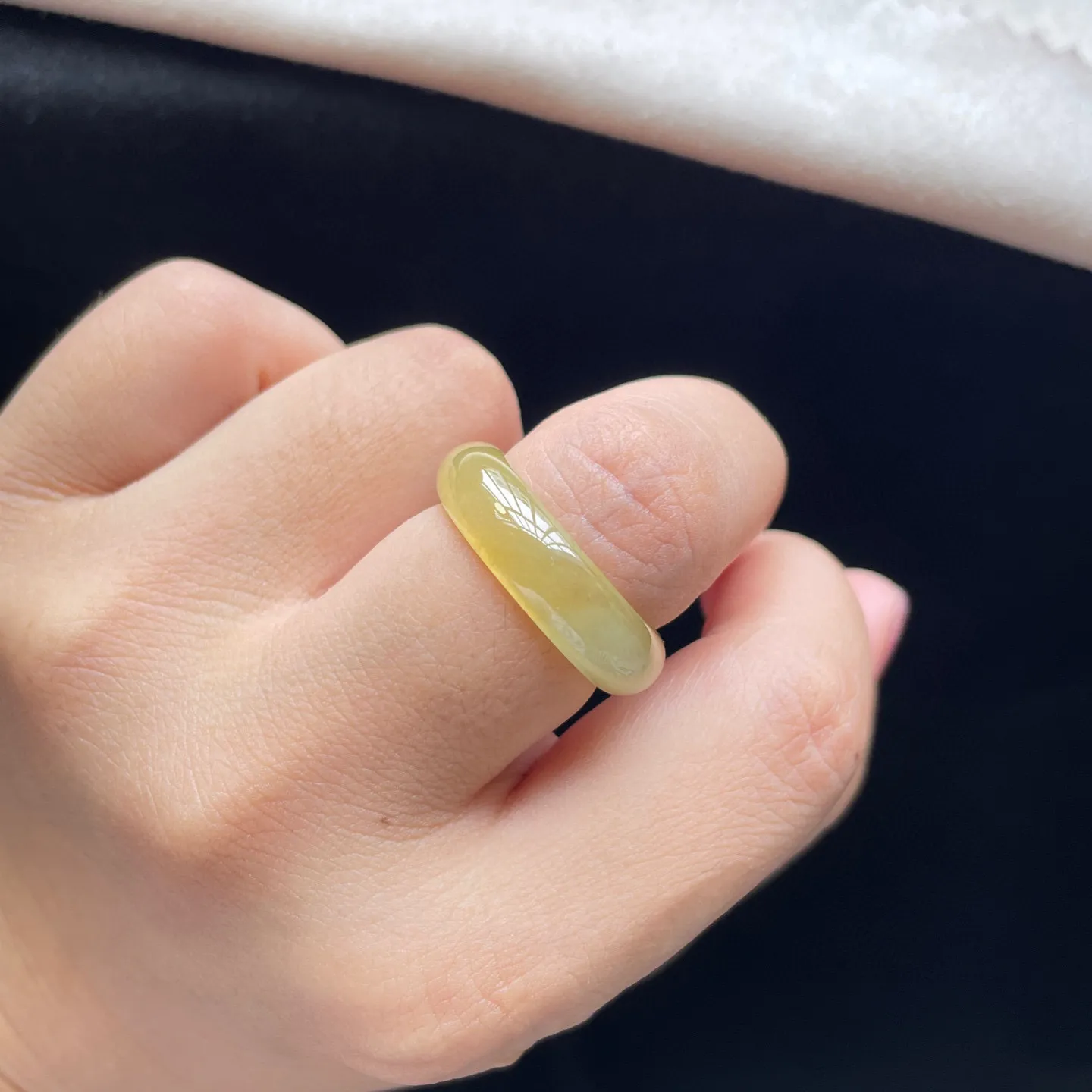 黄翡·指圈
 
裸19.4-6.7-4.1