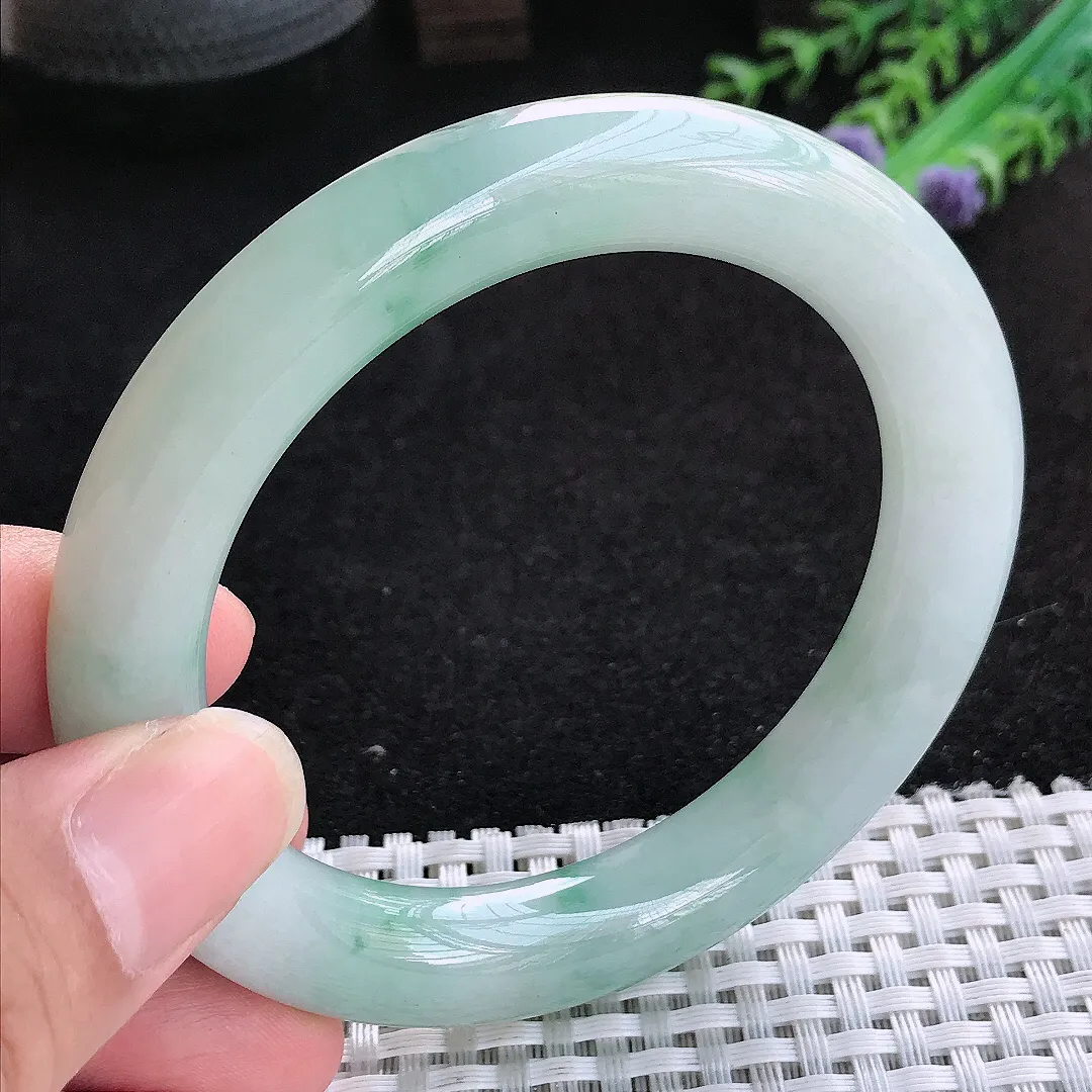 自然光57/10.9/11老坑精美温润飘花胖圆条手镯翡翠玉镯女款百搭