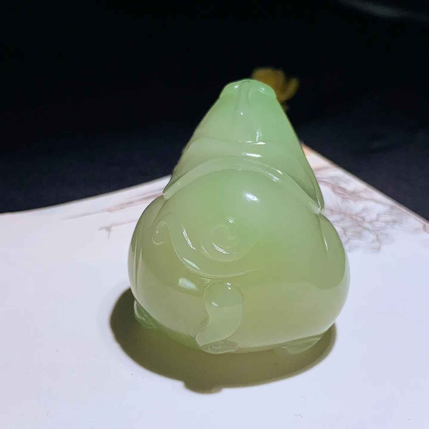 和田玉青海翠翠青马到成功唐马把件。尺寸57/37/38重113克。玉质细腻油润。手推出油。品相大气。 lt250813