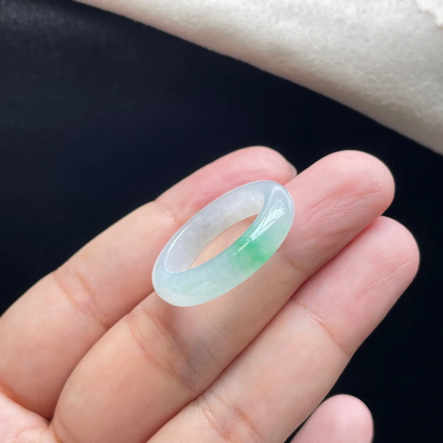 冰种飘绿·指圈
 
裸19.2-5.4-4