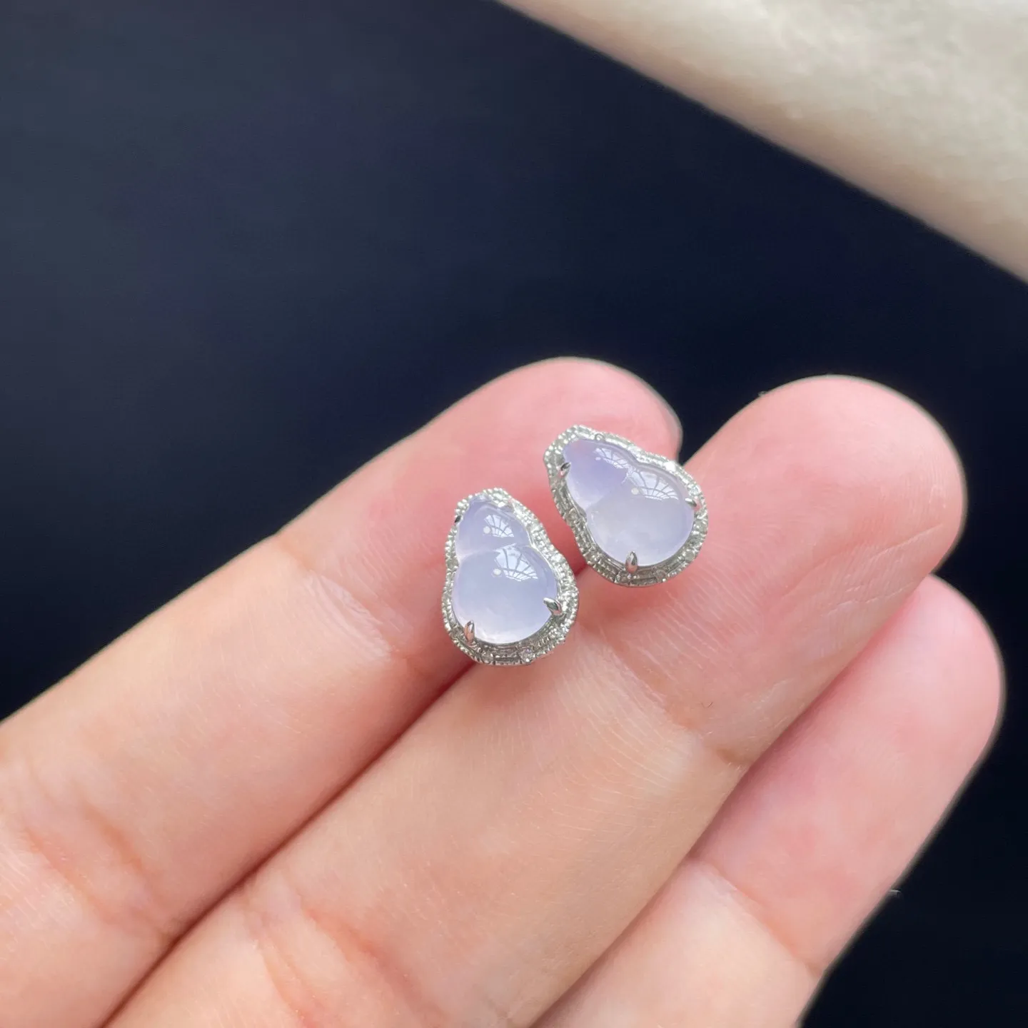 18K 冰种·葫芦耳钉
 
裸8.9-6-3.3