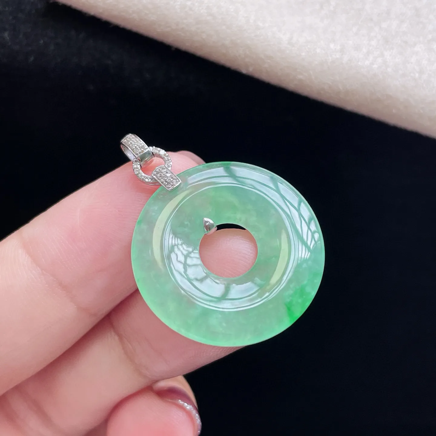 18K 冰种晴水·甜甜圈
 
整32-23.6-3.5