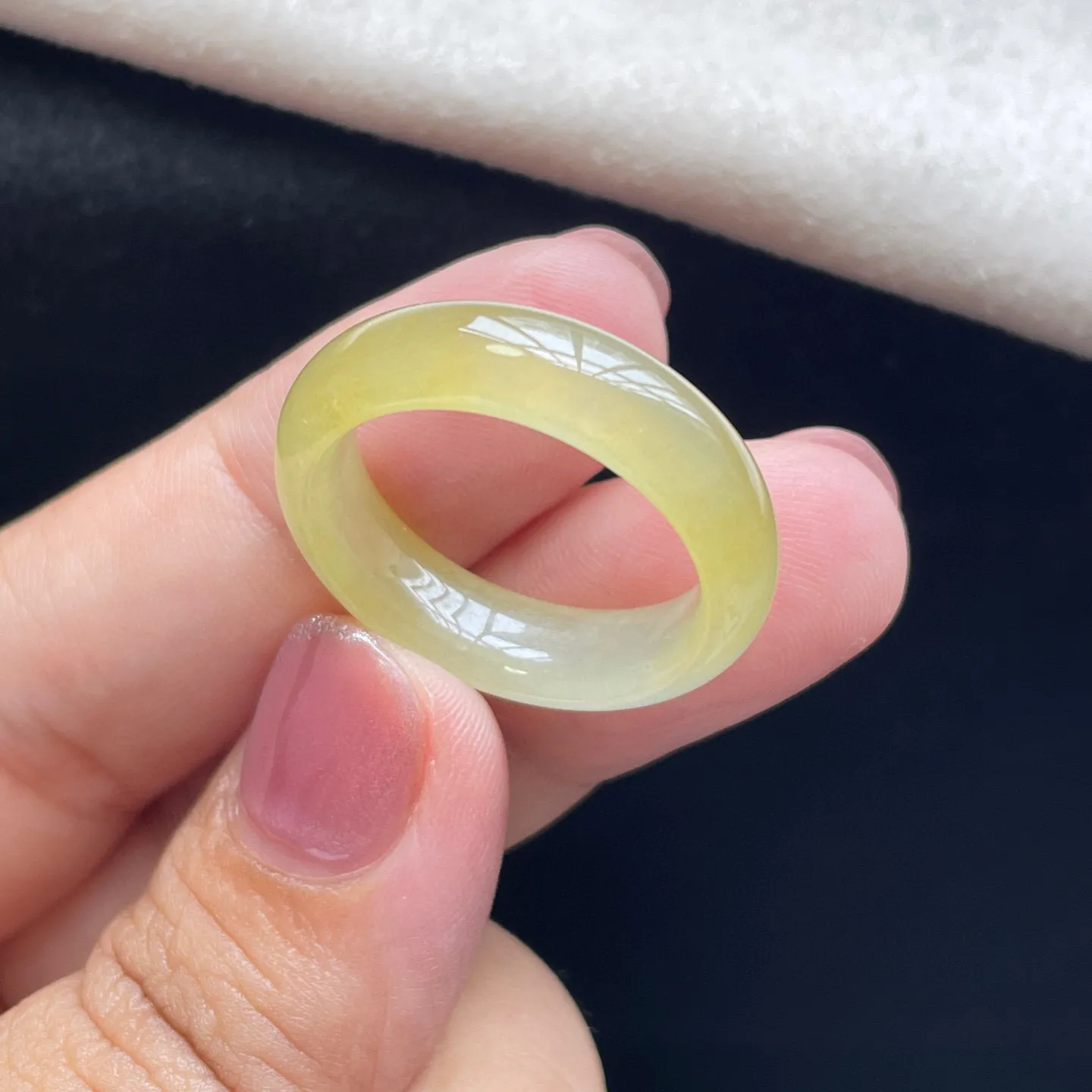 黄翡·指圈
 
裸19.4-6.7-4.1