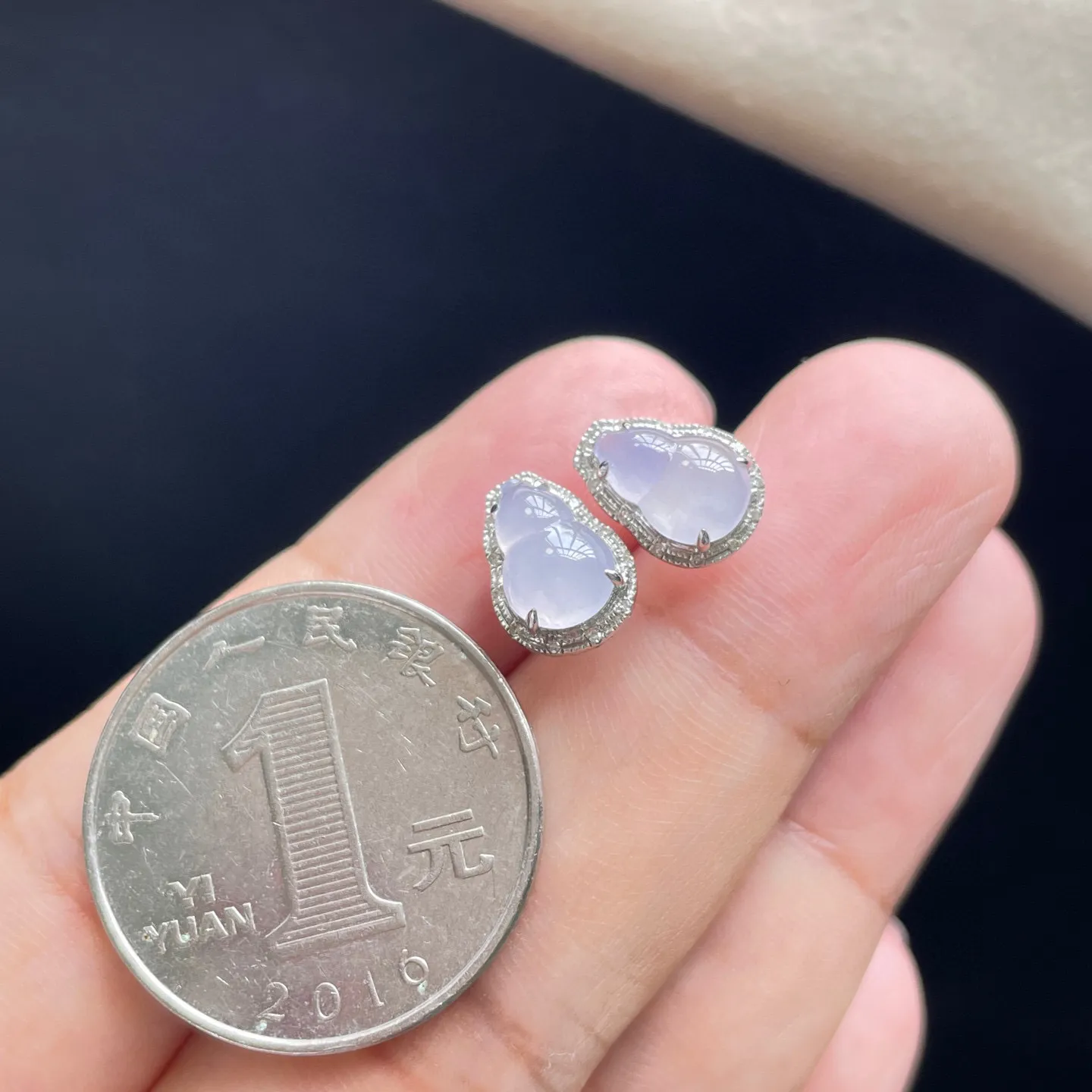 18K 冰种·葫芦耳钉
 
裸8.9-6-3.3