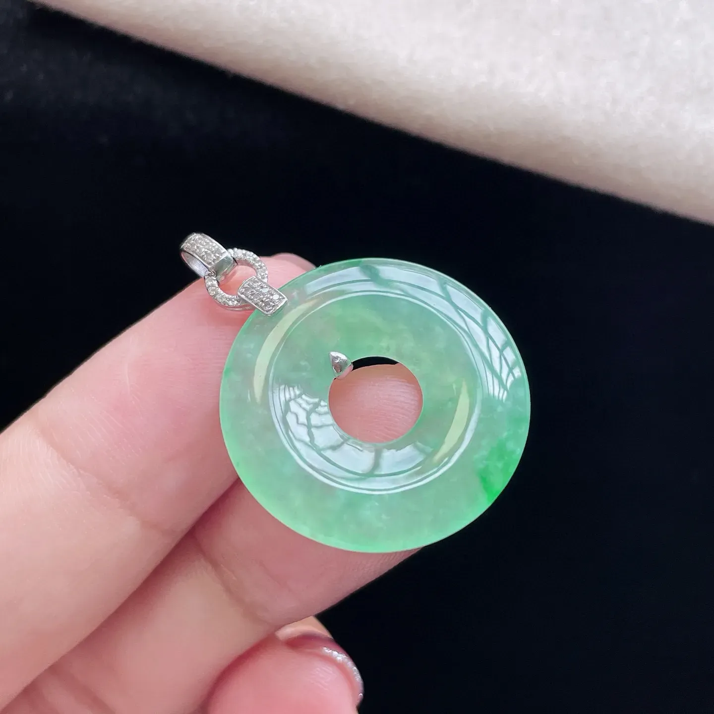 18K 冰种晴水·甜甜圈
 
整32-23.6-3.5