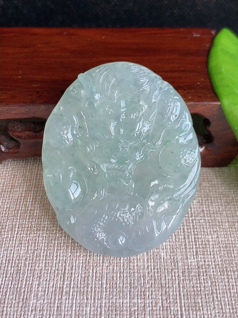 a货翡翠老坑冰种晴水龙牌吊坠 尺寸50.3×40.6×8.4mm 重量32.93g 0812