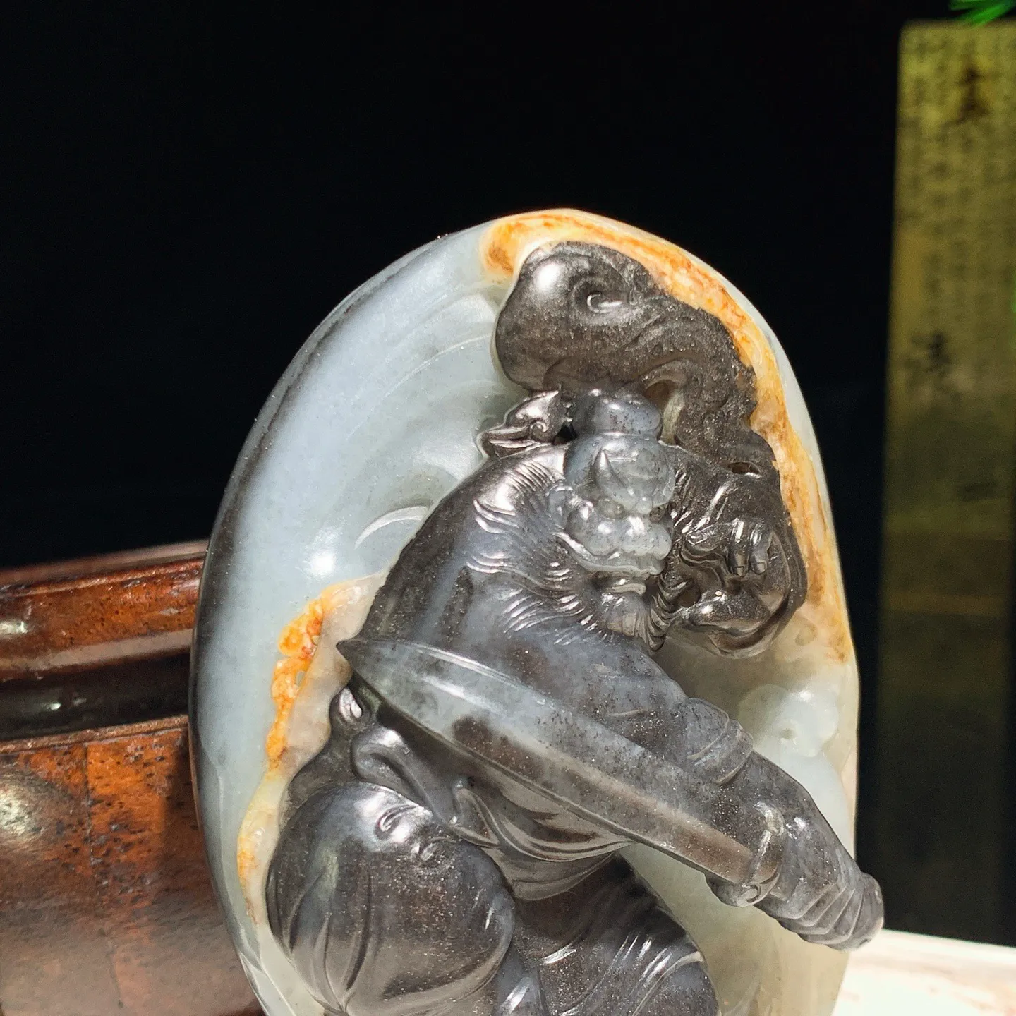 新疆籽料青花钟馗挂件。尺寸83/54/37重233克。玉质细腻油润。手推出油。品相大气。 lt250812