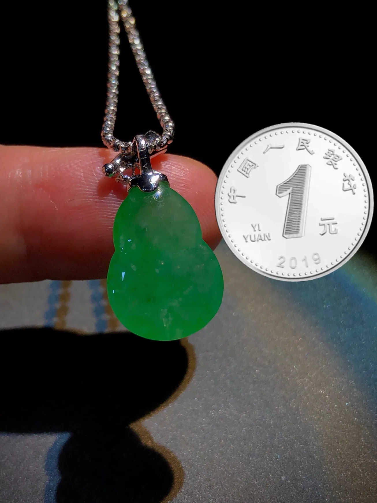 【福禄·葫芦】，裸石19-13.2-6mm，
18K金，南非钻，不配图链
