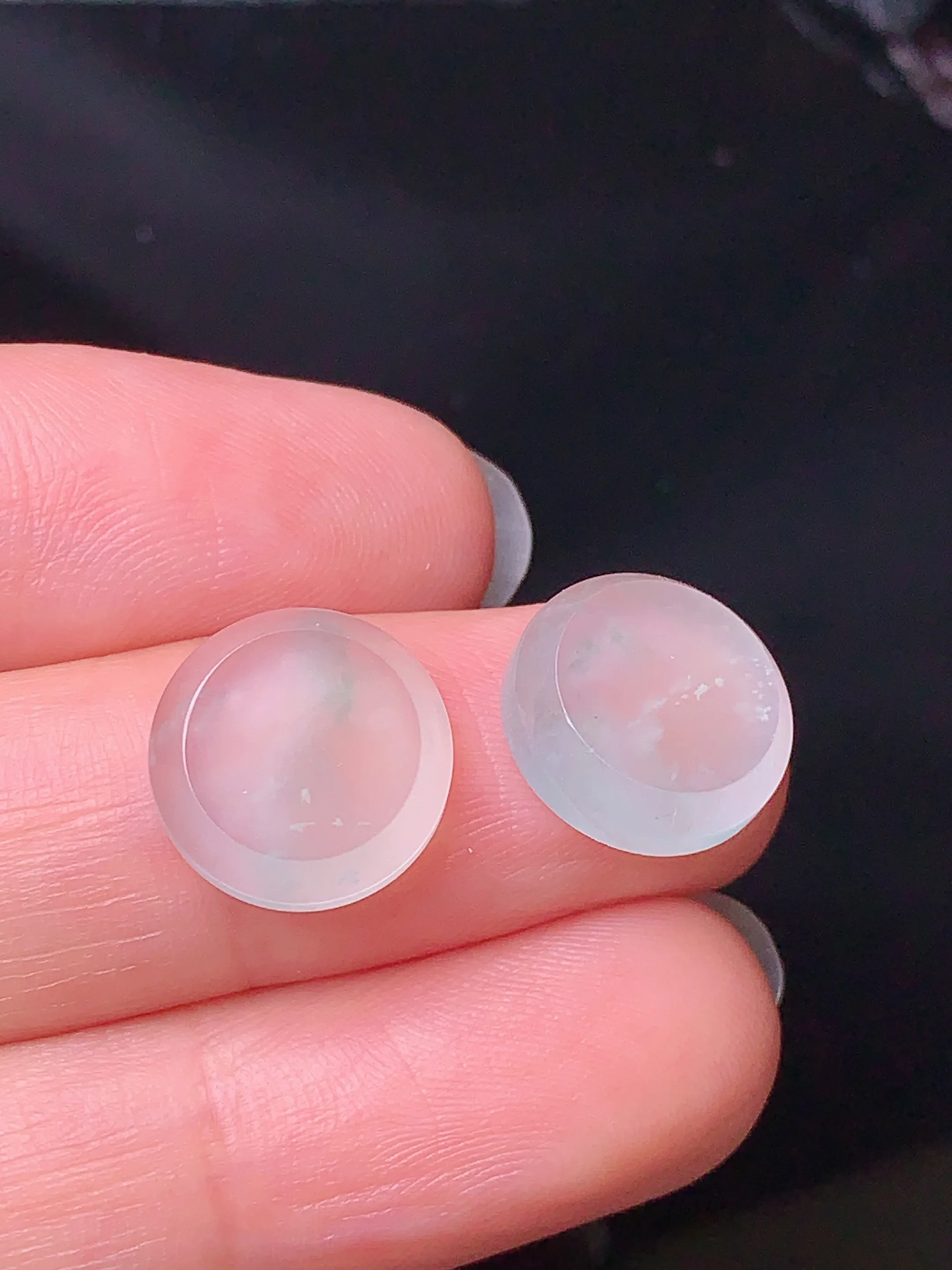 镶嵌款 冰种圆牌一对 玉质细腻 色泽清新艳丽 整体尺寸11.6*3.2