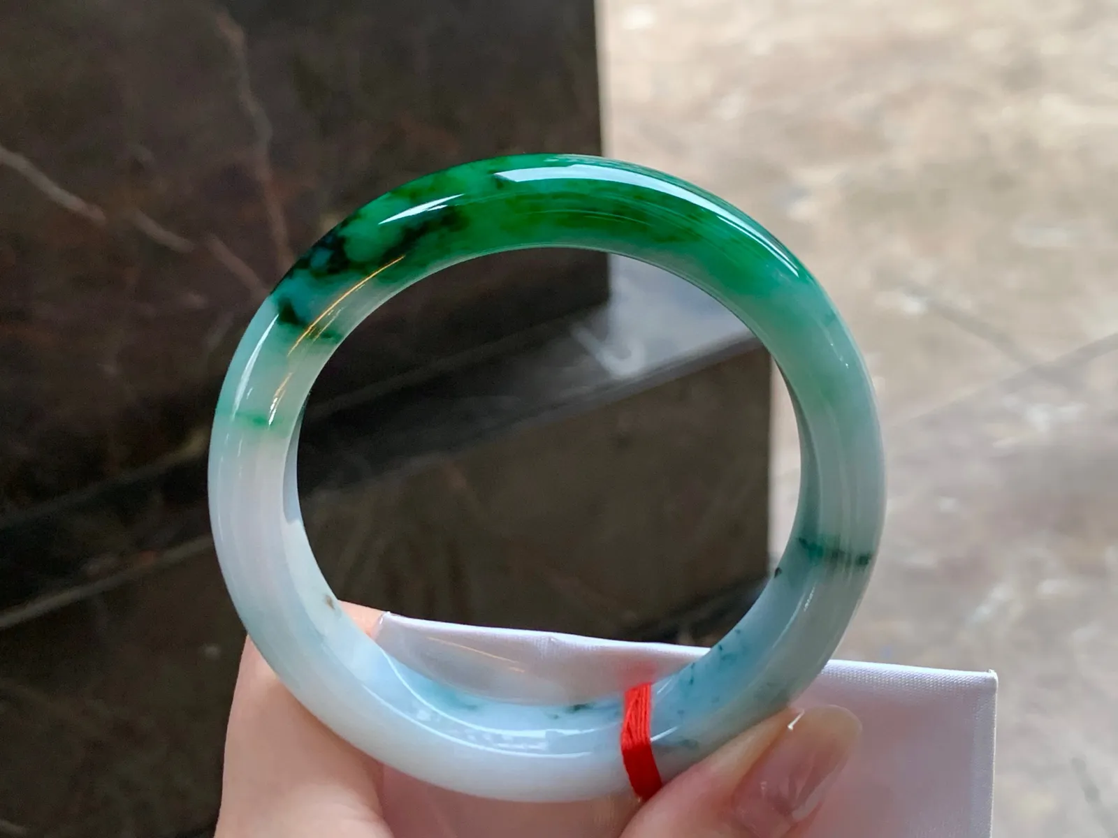 辣绿手镯
细腻独特 56.5/13.6/8.7mm