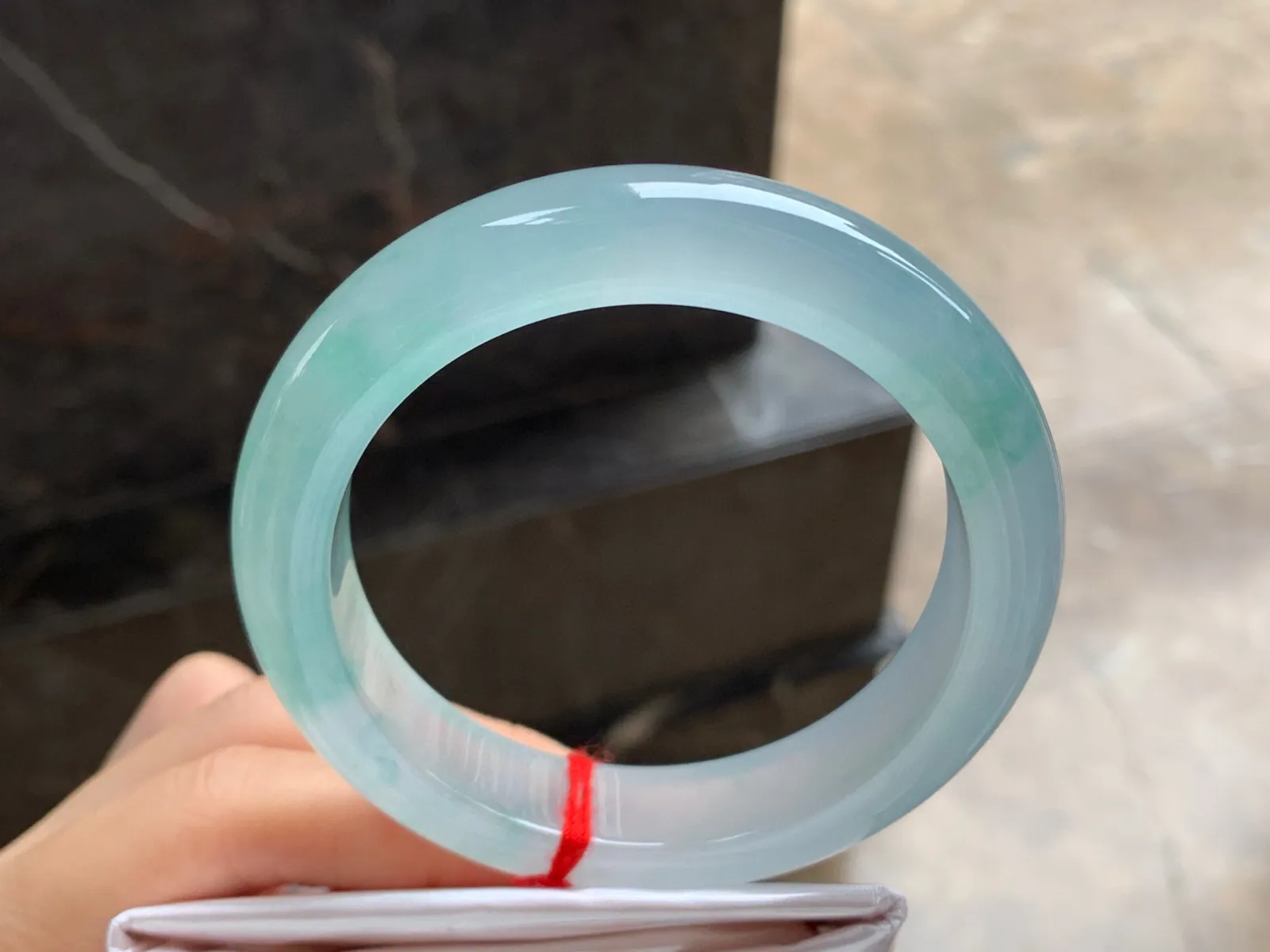 58-13.3-9.8

冰蓝手镯^_^种水好 透亮 清新