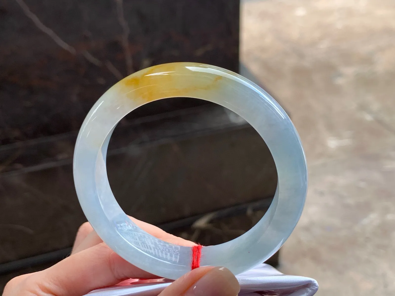 黄翡手镯
独特56.5/13/9mm