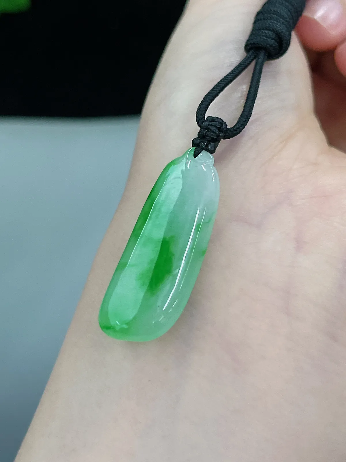 翡翠冰糯种飘绿福瓜