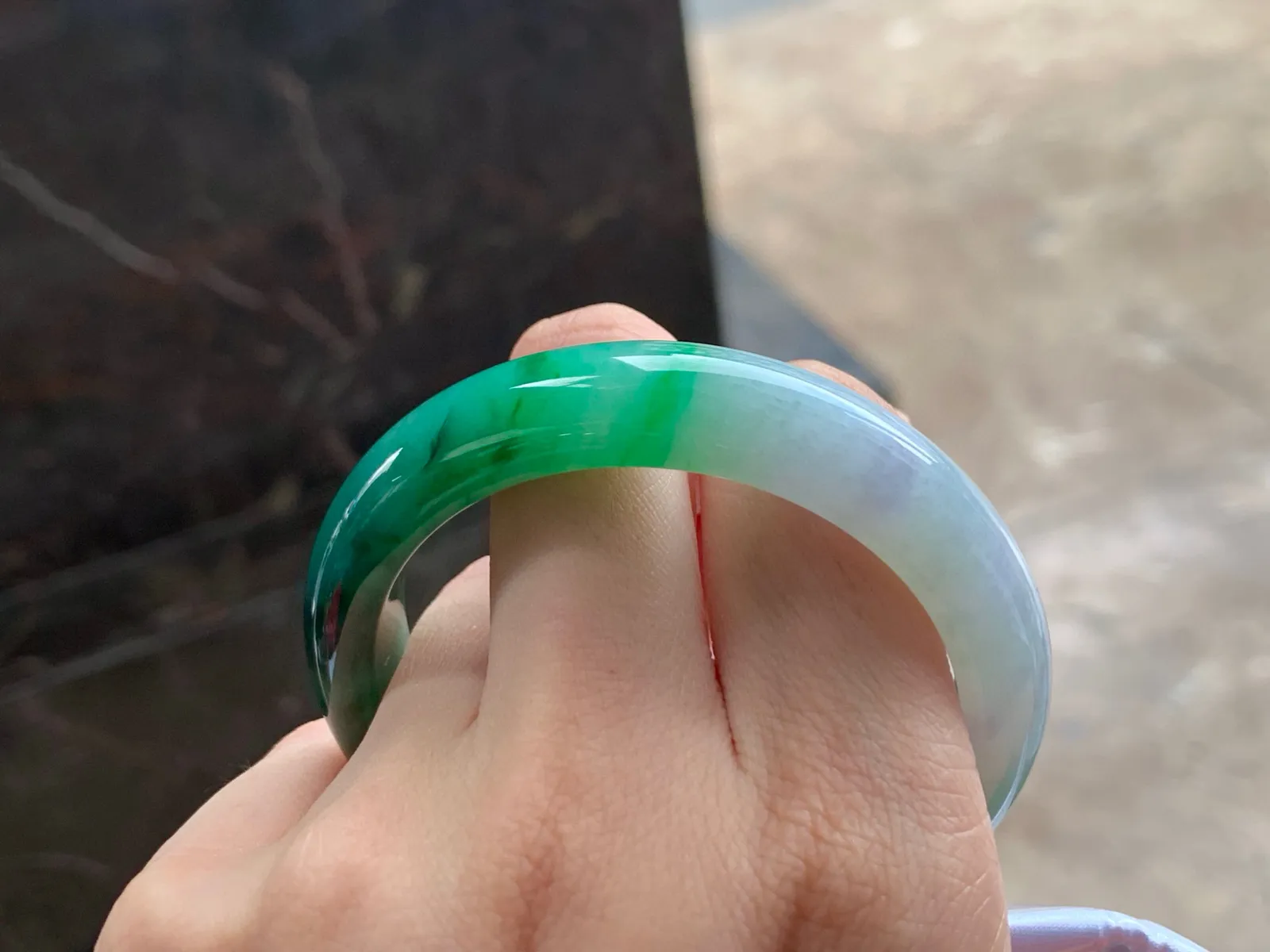 带色手镯
颜色漂亮 50.5/11.7/8mm