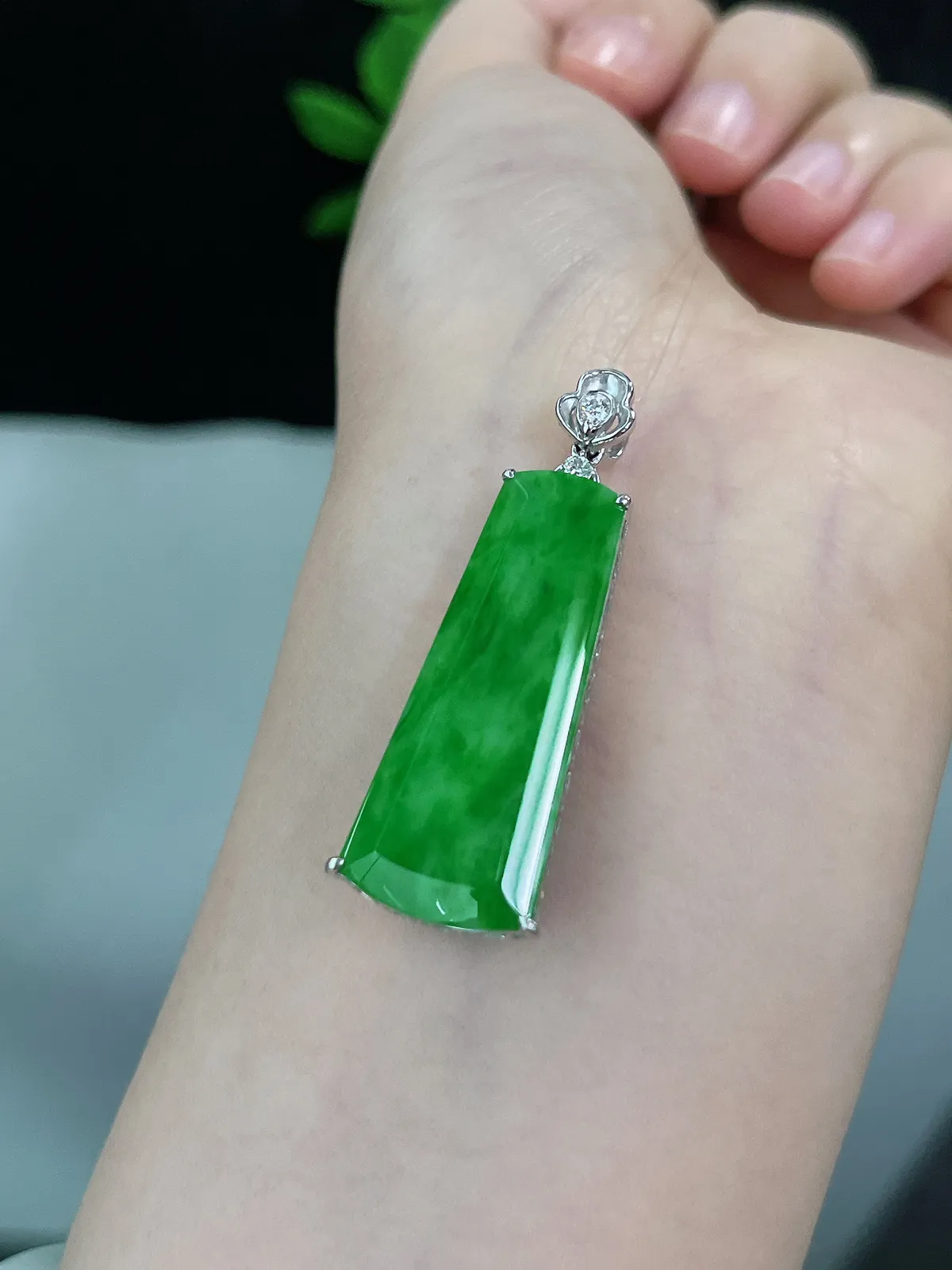 18k金翡翠冰糯种绿色无事牌